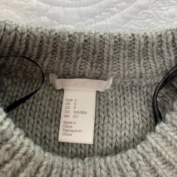 H&M gray cable knit crew neck sweater - Picture 7 of 7